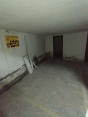 Aparcament cotxe a Centro. Garaje y trastero zona colón