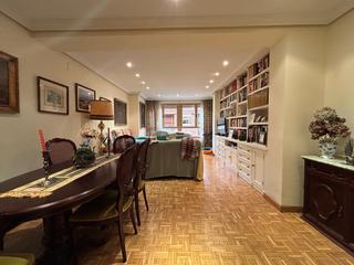 Appartement à Centro. Piso reformado al lado de cánovas