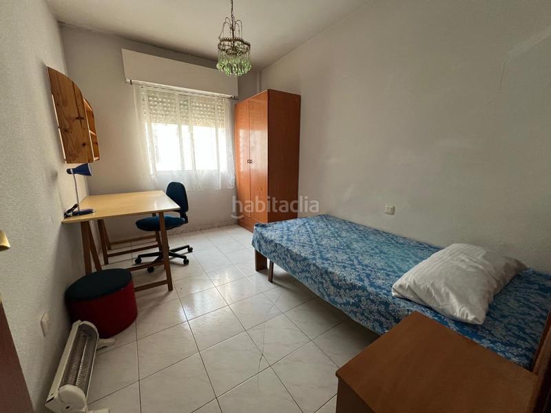 Foto b06fd245-24d0-45b6-97f9-43bd44c6c886. Alquiler piso impresionante piso en alquiler para estudiantes en Cáceres