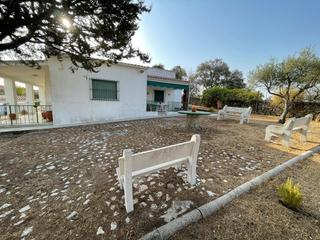 Casa en Arroyo de la Luz. Casa de campo cerca de la hermita nuestra señara de la luz con e