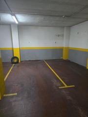 Miete Autoparkplatz in Centro. Plaza de garaje con ascensor para coche