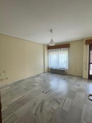 Lloguer Pis a Ruta de la Plata. Estupendo piso en alquiler sin amueblar en pleno centro de cácer