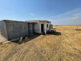 Finca rústica en Malpartida de Cáceres. Parcela rustica de 11418 metros con construcción en malpartida d