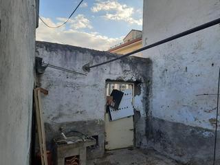 Casa a Sierra de Fuentes. Casa con patio en sierra de fuentes