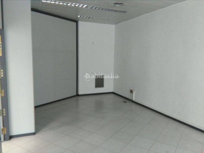 Foto 0490dfcb-ba89-41bd-98b4-80ebd63428e6. Local comercial a Centro Cáceres