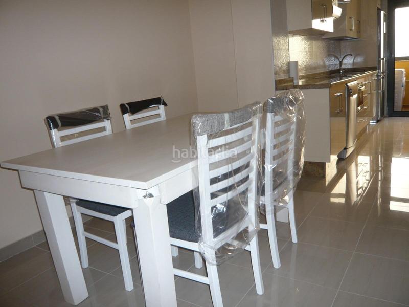 Foto 8e8c2414-853d-4fb4-b7fb-1d756db1187f. Flat with heating parking in Centro Cáceres