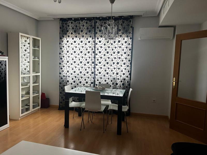 Foto a3e29dd8-93eb-4c27-869a-0f79c49a9308. Location appartement avec chauffage parking dans Montesol - Mejostilla Cáceres