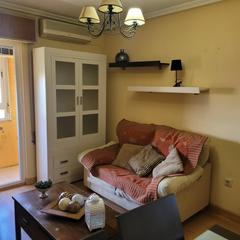 Rent Flat in Casco Antiguo. Piso en hernán cortés