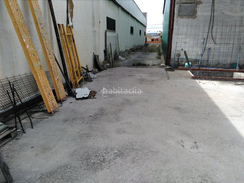 Foto d72ed48f-27e5-4781-89bb-101979296b71. Nave industrial nave en capellanías con 2 plantas en Cáceres