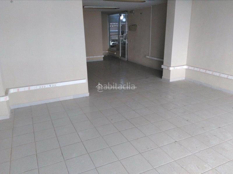 Foto 5940925a-03cc-45f5-b31f-33c81a8bca52. Alquiler local comercial se alquila local comercial en el descubrimiento en Cáceres