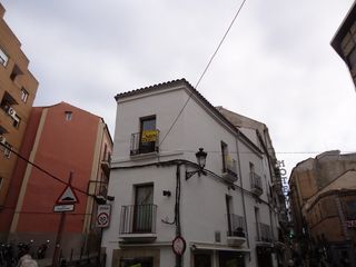 Alquiler Oficina en Casco Antiguo. Oficina o negocio en pleno centro de cáceres