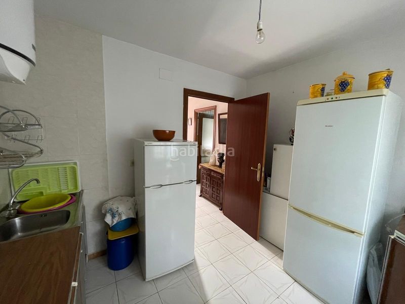 Foto 34b10e91-502b-48f8-b50f-fca6bde1c9e6. Casa  de campo con terreno en carretera de badajoz en Cáceres