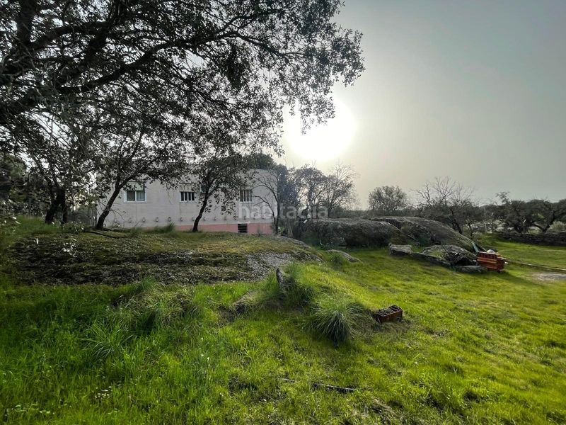 Foto 8210432b-f8c4-4928-88bb-f0d865e47bd6. Casa  de campo con terreno en carretera de badajoz en Cáceres