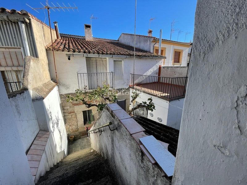 Foto 4c2a73ca-36fe-4858-b112-08533c67335f. Casa  con acceso a dos calles en Malpartida de Cáceres