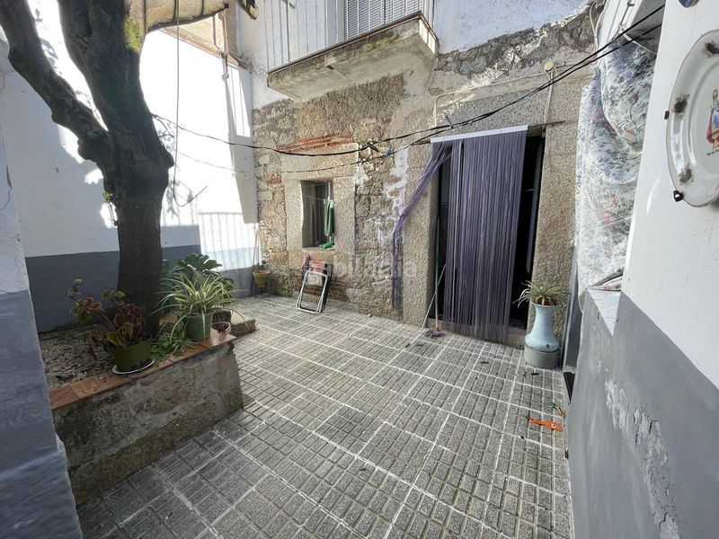 Foto bb3813a8-1837-4d6b-a7d7-757fb3bd6a3a. Casa  con acceso a dos calles en Malpartida de Cáceres