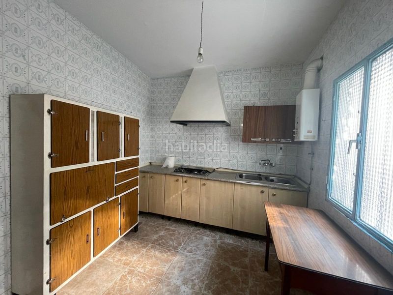 Foto f2a1a3e8-f988-4b7e-804f-aeb2f5aceec2. Casa amb aparcament a Malpartida de Cáceres