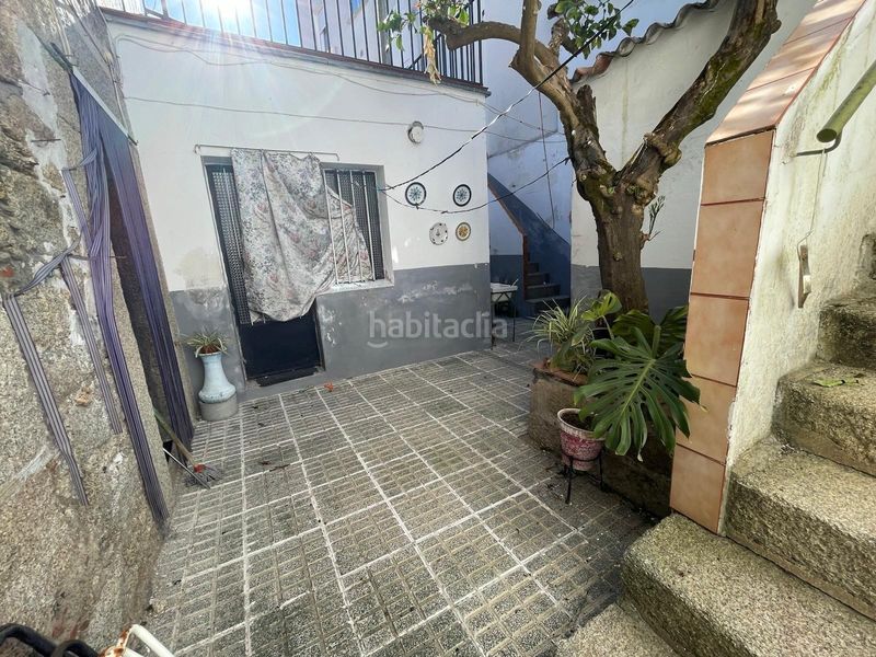 Foto ffb9ca53-3c6f-46d1-b7c0-3ea58a5c0fc0. Casa  con acceso a dos calles en Malpartida de Cáceres