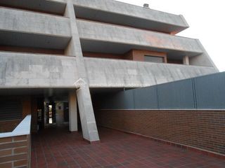 Flat in Ruta de la Plata. Piscina y pista de pádel en exclusivo residencial.