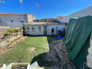 Casa a Arroyo de la Luz. Casa de planta baja con patio de 120 metros en arroyo de la luz
