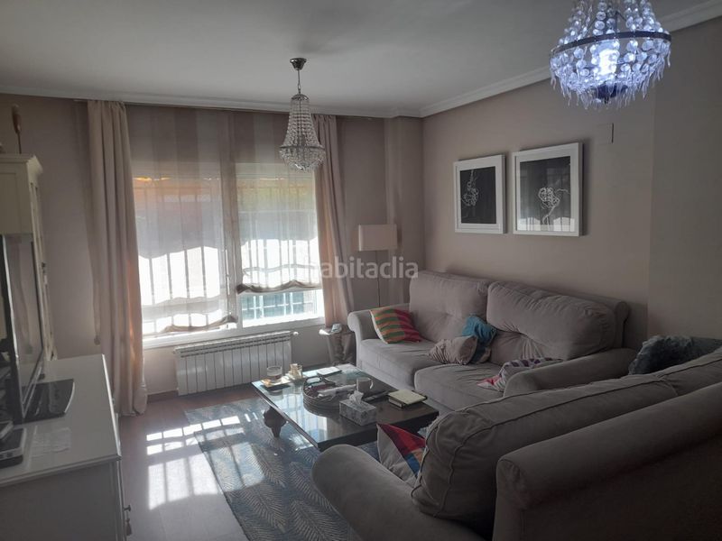 Foto 500b2b2d-671a-41a5-9141-23003c65b0cd. Casa adossada amb calefacció aparcament piscina a Cáceres