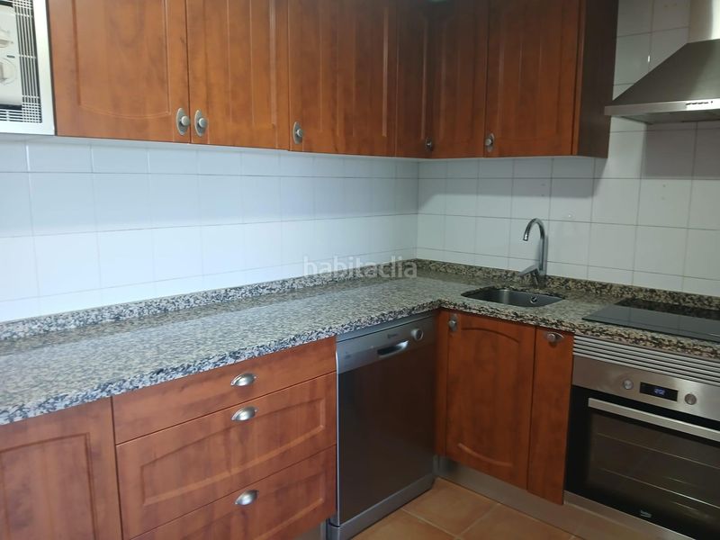 Foto 1e5555ab-2e3a-42bc-8779-5b65b96ea884. Casa adossada amb calefacció aparcament a Campus Universitario Cáceres