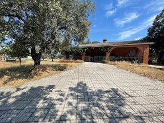 Casa en Valdesalor - Rincón de Ballesteros. Casa de campo en la carretera de badajoz