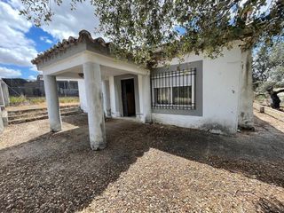 House in Torreorgaz. Casa de campo en pantano de valdesalor
