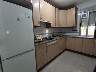 Location Appartement à Nuevo Cáceres. Se alquila piso de estudiantes en avd de la hispanidad