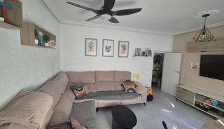 Etagenwohnung in Nuevo Cáceres. Piso en llopis
