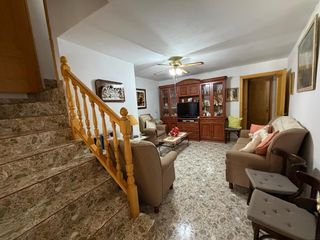 House in Alcuéscar. Casa ideal con muchas posibilidades para entrar a vivir en alcue