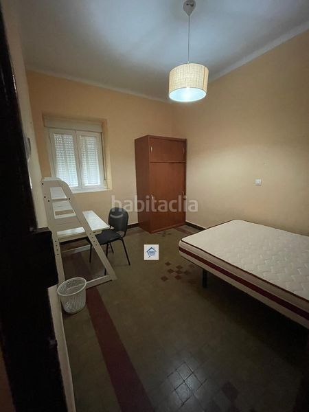 Foto 8b24b637-889d-4283-bec2-74456b6b3a21. Alquiler piso se alquila piso en canovas 1 habitación estudiantes en Cáceres