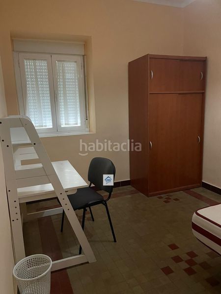 Foto ed0d2068-726b-4930-863b-3f0b1b6a1710. Alquiler piso se alquila piso en canovas 1 habitación estudiantes en Cáceres