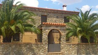 Casa a Zarza de Montánchez. Casa de campo en montanchez