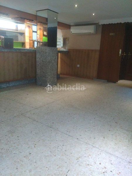 Foto f6fd4496-a951-43ea-a837-7d97973a842d. Local comercial a Centro Cáceres
