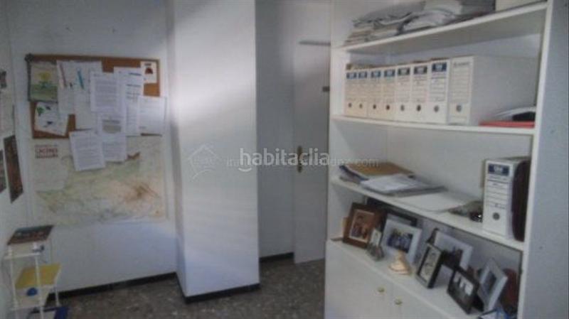 Foto 2667ca1b-da46-4db9-aaca-01d16c29f351. Lloguer oficina amb calefacció a Centro Cáceres