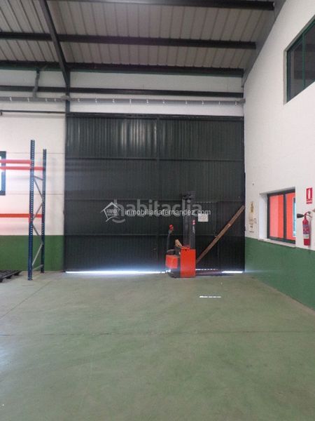 Foto fa9068eb-76a5-42e9-a39d-81b80a01e85d. Nau industrial a Malpartida de Cáceres