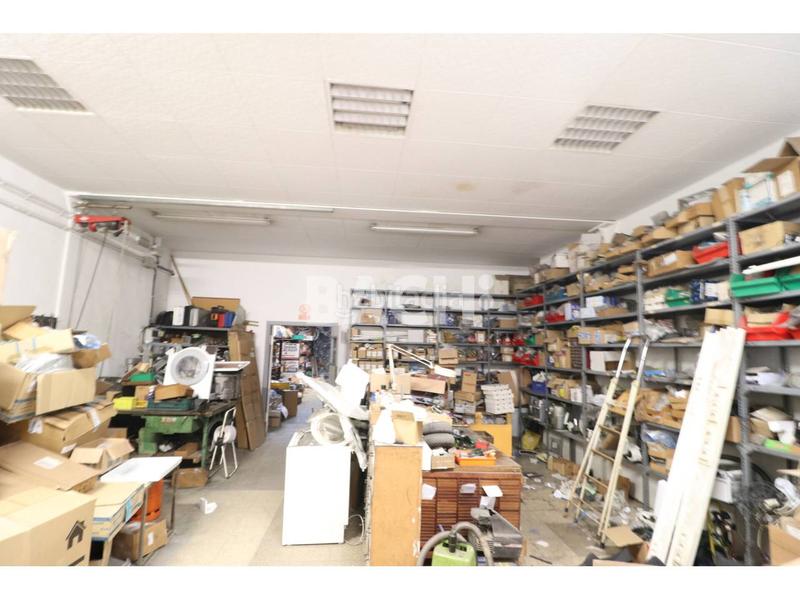 Foto e9a74984-8a6b-40e5-834f-a082c44ff185. Geschäftsraum in roda 25 in Nord Vic