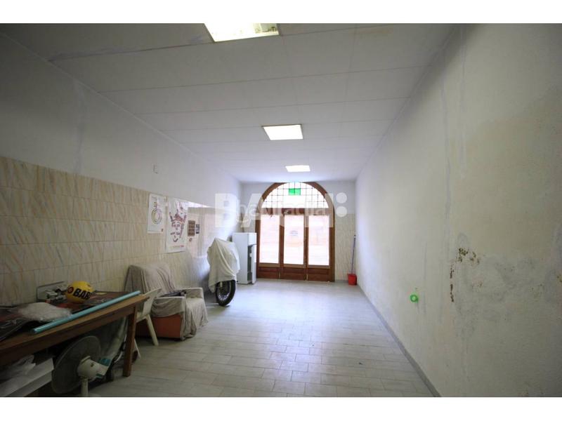Foto dfb5782b-ac2d-4116-b8d3-ca60cbf5cca0. Affitto locale commerciale in Centre Vic