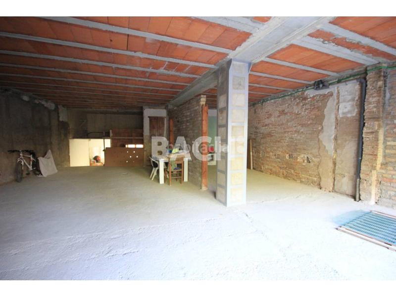 Foto 6ed88cc2-cac2-43b5-829f-e0ceab046954. Lloguer local comercial a Centre Vic