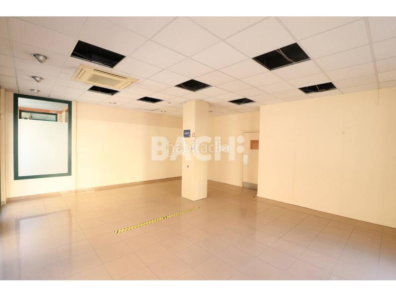 Foto 6621f38b-0220-48c0-95e2-8461516c00ff. Lloguer local comercial a Centre Vic