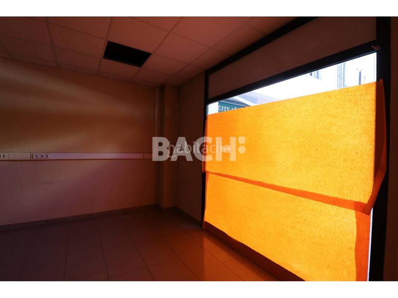 Foto 7fa376e1-f747-40ca-a3f1-944104920cdb. Lloguer local comercial a Centre Vic
