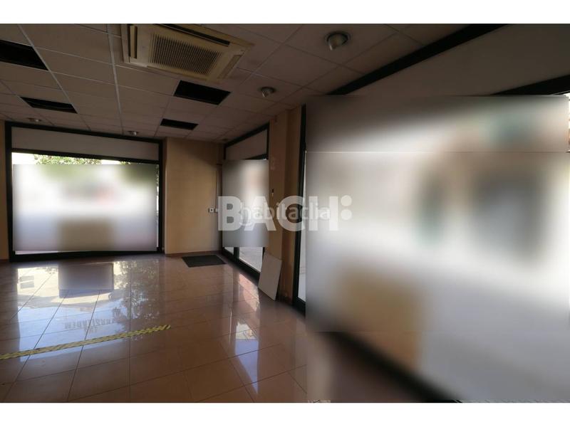 Foto ff4b6c8b-b5ca-49fe-bb44-f543f3b2730c. Lloguer local comercial a Centre Vic