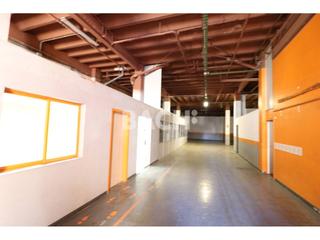 Industrial building in Centre. Nave comercial en vic centro