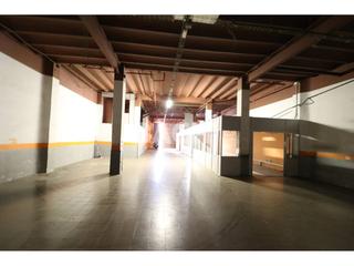 Local commercial à Centre. Navelocal comercial en vic centro