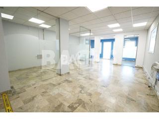 Lloguer Oficina a Carme 31. Equipada con servicios