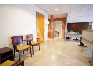 Miete Büro in Passeig 28. Oficina amueblada y equipada