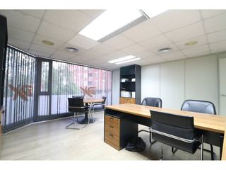 Büro  Enric prat de la riba. Totalmente equipadas con mobiliario y divisiones