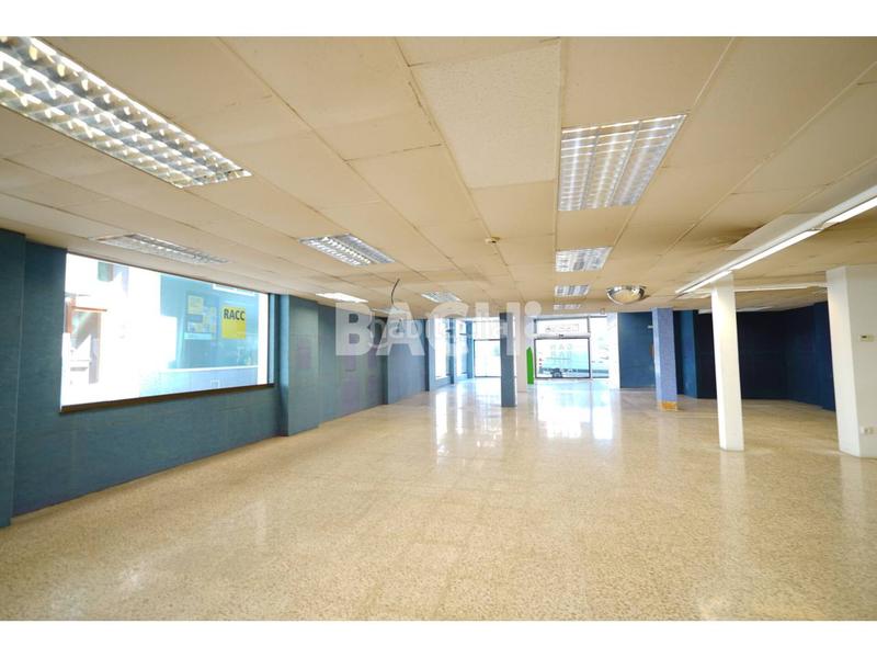 Foto 05c11919-9d12-4d3e-bee9-7d67e205e226. Alquiler local comercial en doctor junyent 9 gran superfície en Vic