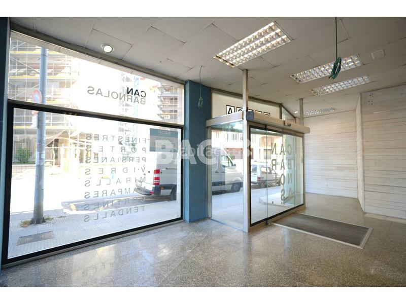 Foto 3411fbd6-5974-42ac-bd8c-0ea6217709d0. Alquiler local comercial en doctor junyent 9 gran superfície en Vic