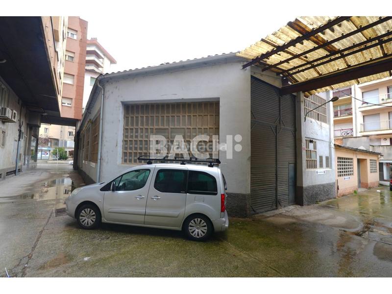 Foto 5c23ac2d-e1dc-429e-86ea-47e91922df7f. Alquiler local comercial en doctor junyent 9 gran superfície en Vic